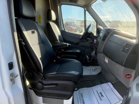 Used 2016 Freightliner Sprinter 3500 image 27