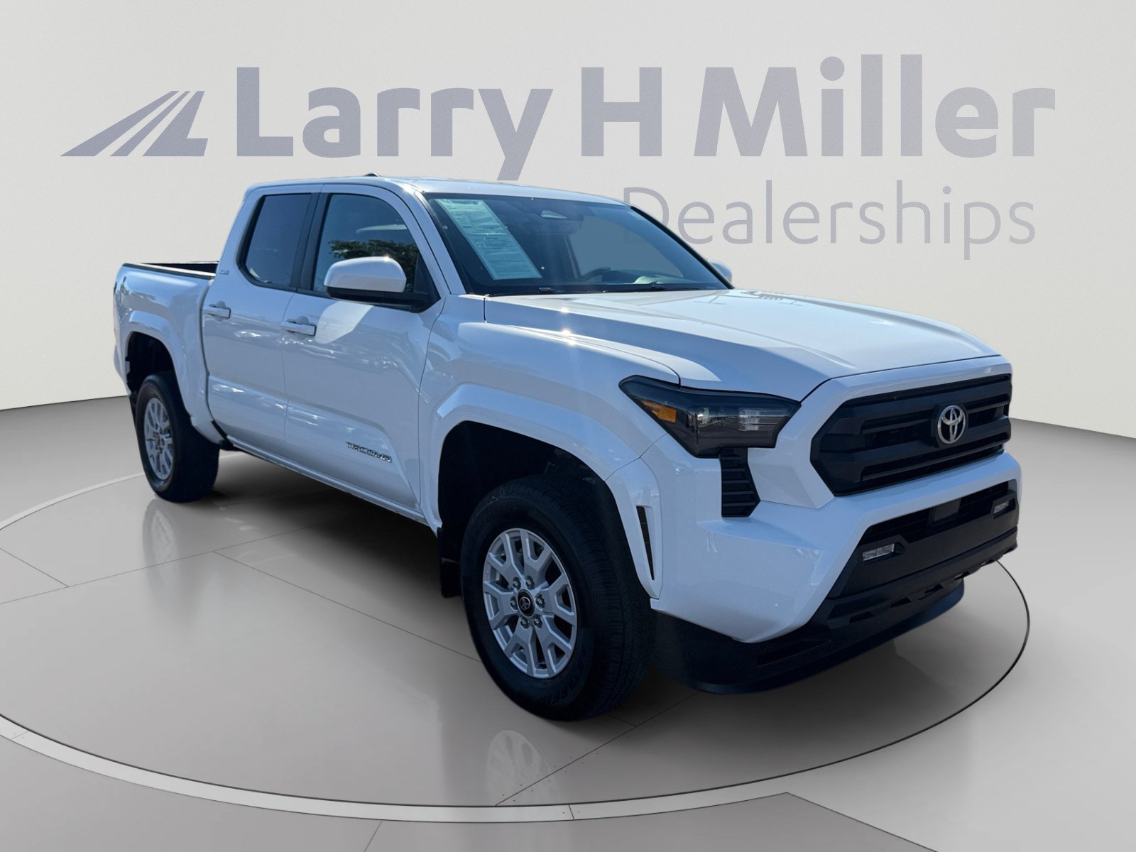 Used 2024 Toyota Tacoma SR5 AWD/4WD image 7