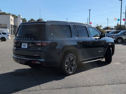 Used 2024 Jeep Wagoneer Series III image 4