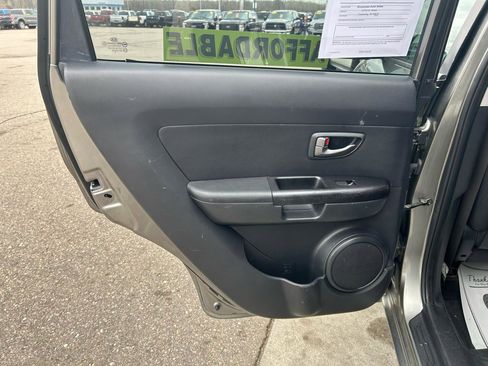 Used 2010 Kia Soul + image 13