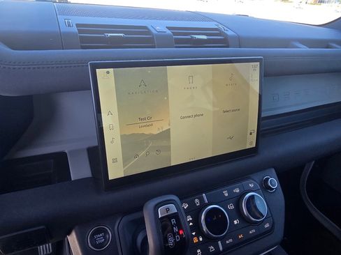 Used 2023 Land Rover Defender 130 X-Dynamic SE image 19