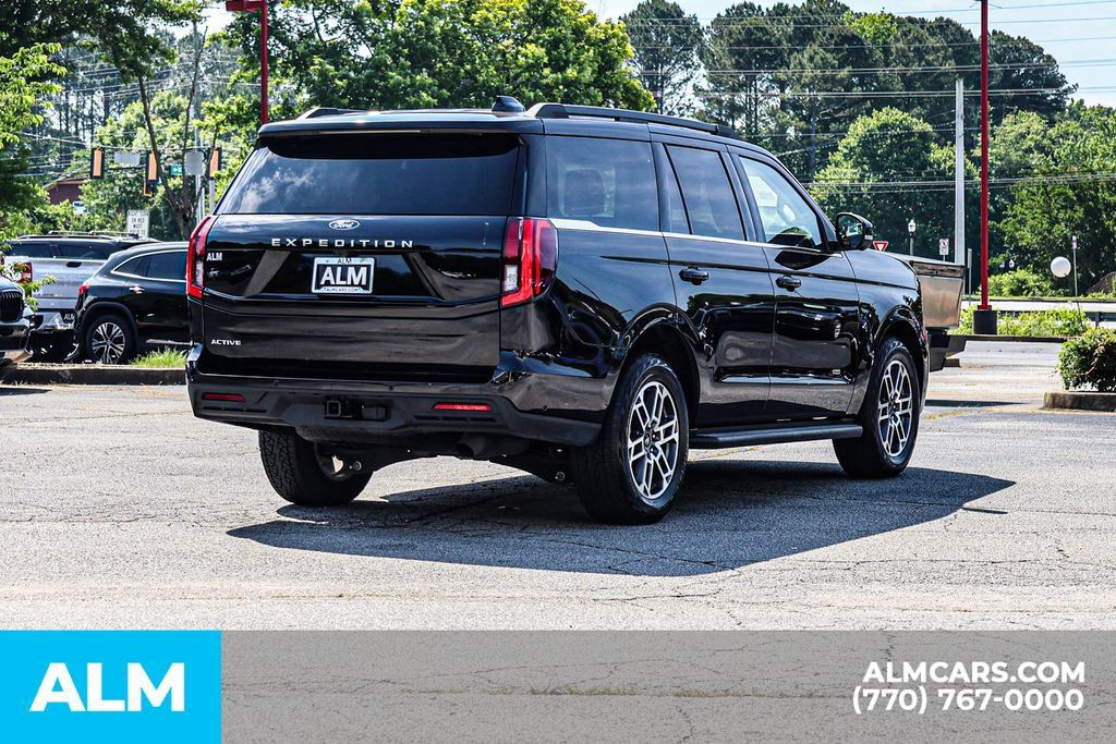Used 2025 Ford Expedition Active AWD/4WD image 5
