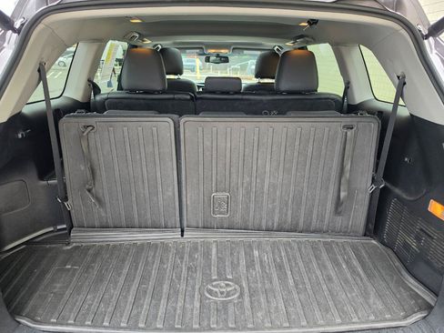 Used 2016 Toyota Highlander XLE AWD/4WD image 8