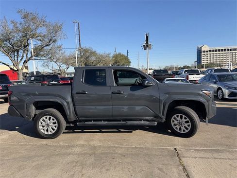 Used 2025 Toyota Tacoma SR image 4