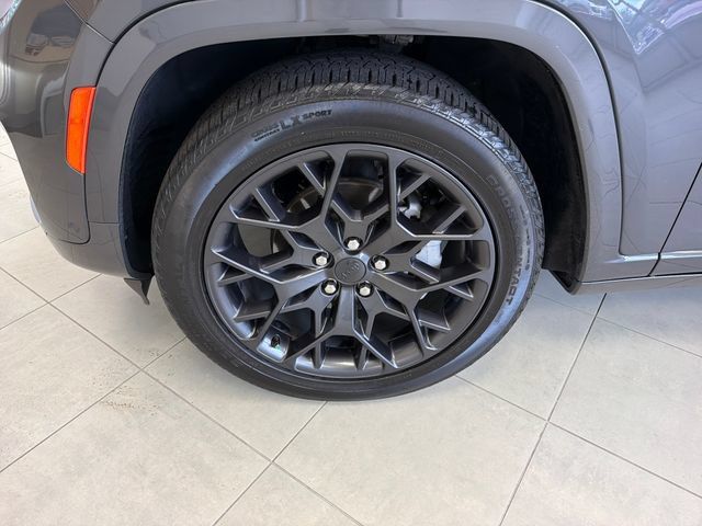 Used 2025 Jeep Grand Cherokee Summit AWD/4WD image 30