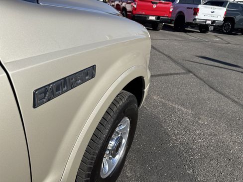 Used 2005 Ford Excursion Limited image 17