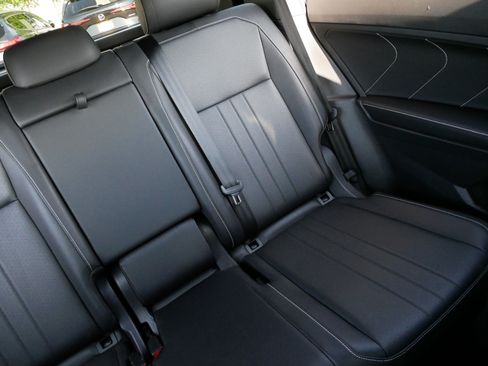 Certified 2023 Volkswagen Tiguan SE R-Line AWD/4WD image 15