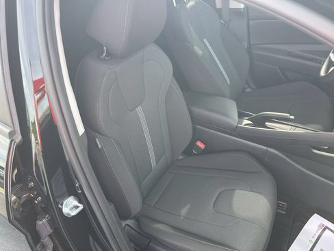 Used 2026 Hyundai Elantra SE FWD image 27