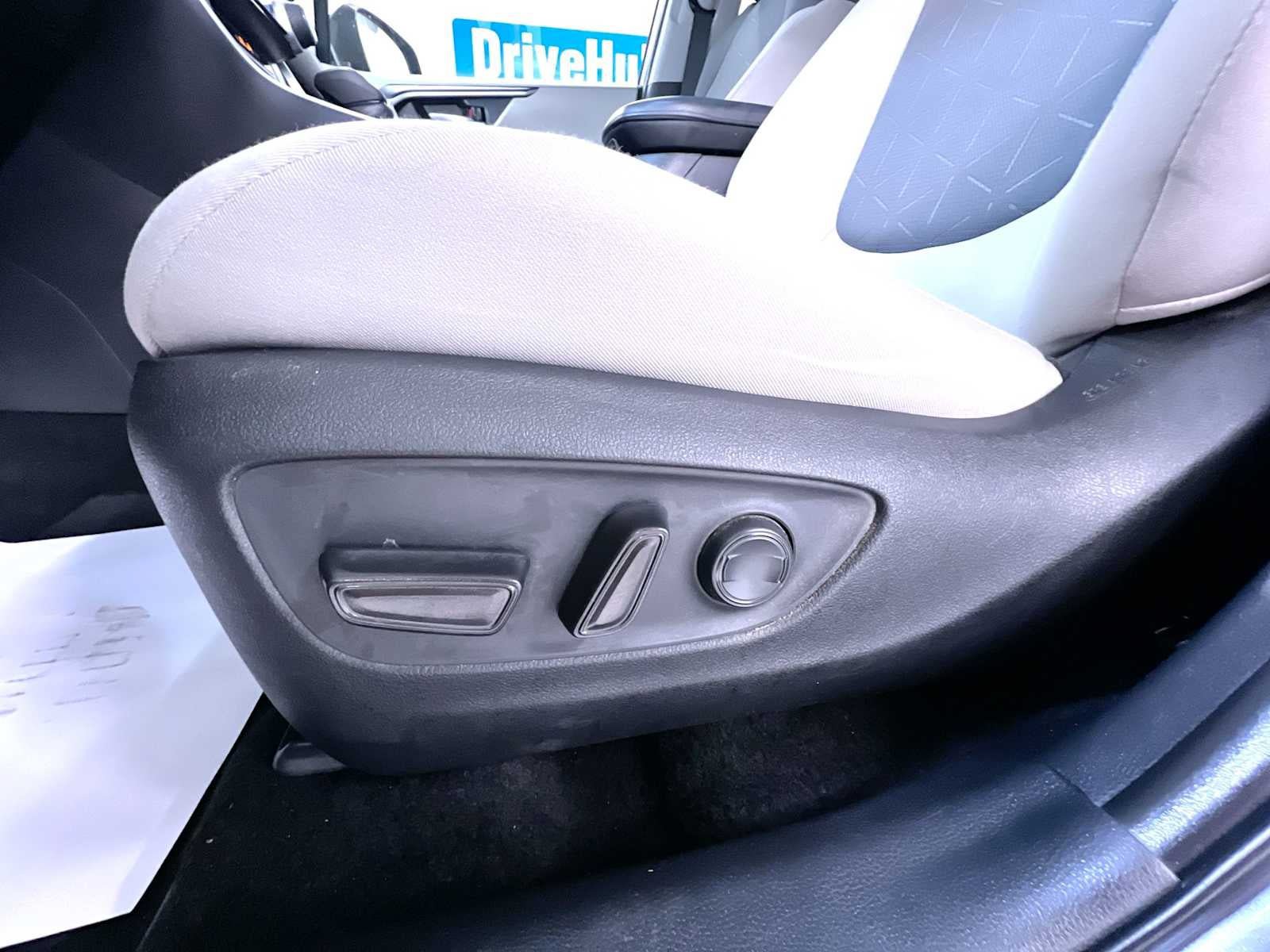 Used 2024 Toyota RAV4 XLE AWD/4WD image 13