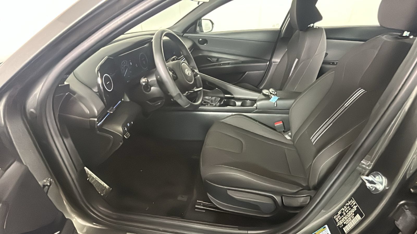 Used 2025 Hyundai Elantra SEL FWD image 14