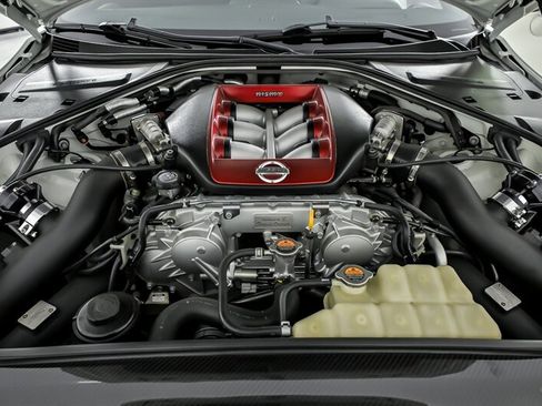 Used 2017 Nissan GT-R Premium AWD/4WD image 17