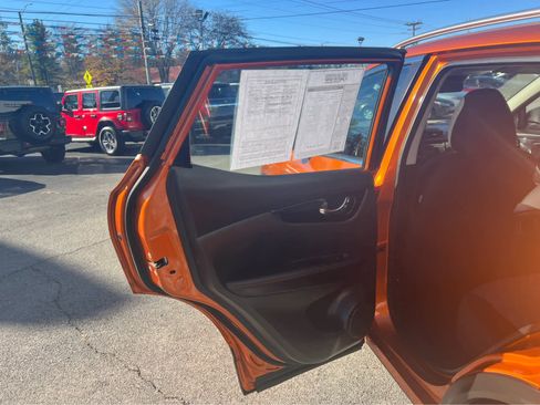 Used 2022 Nissan Rogue Sport SV image 12