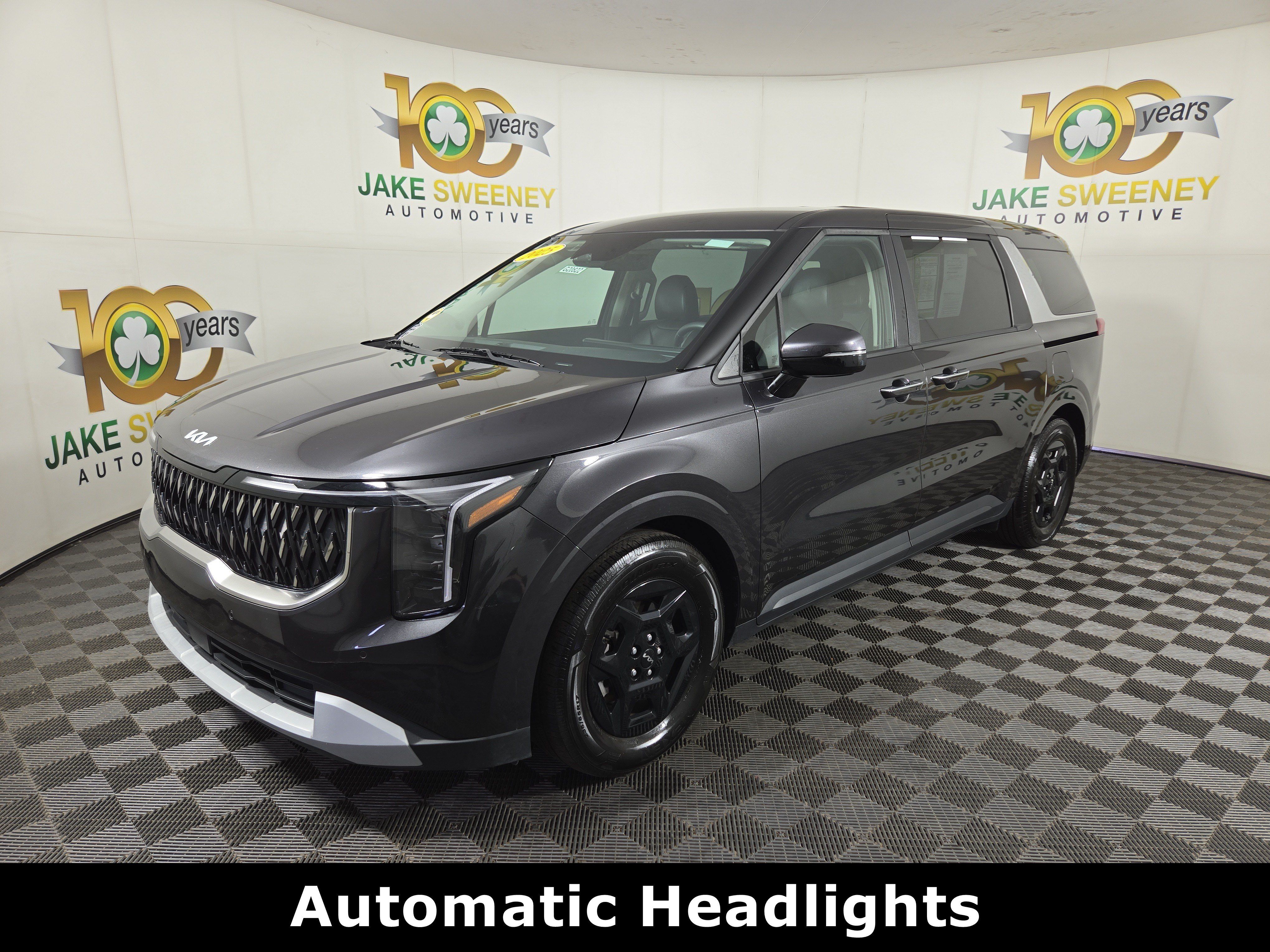 Used 2025 Kia Carnival FWD image 3