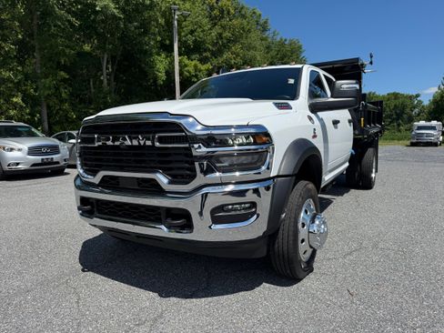 New 2026 RAM 5500 Tradesman w/ Chrome Appearance Group AWD/4WD image 3