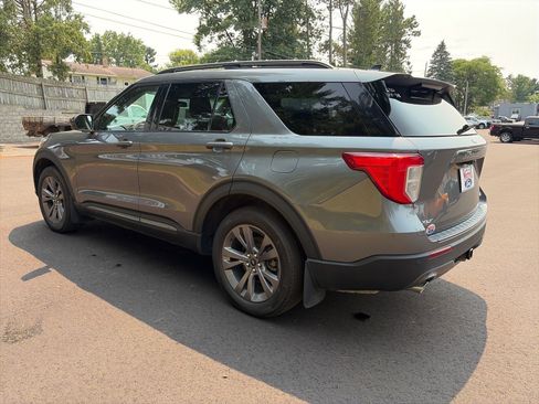Used 2022 Ford Explorer XLT w/ XLT Sport Appearance Package AWD/4WD image 4