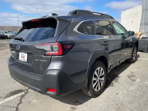 Used 2025 Subaru Outback Premium image 5