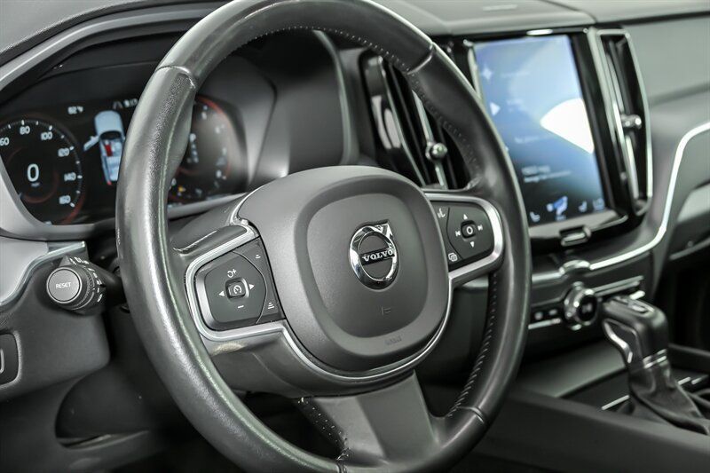 Used 2019 Volvo XC60 T6 Momentum w/ Multimedia Package AWD/4WD image 21
