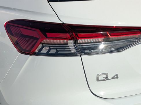 Used 2023 Audi Q4 e-tron Prestige image 18