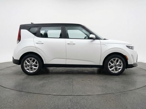 Used 2025 Kia Soul LX w/ LX Technology Package FWD image 11