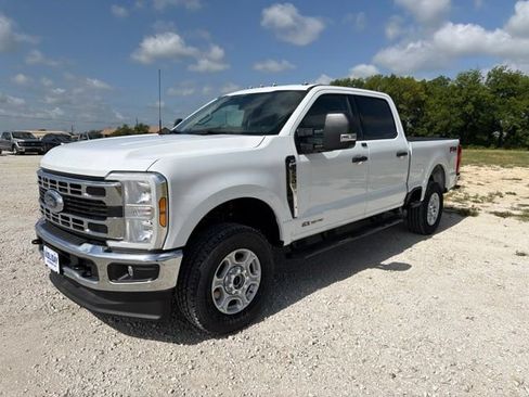 New 2026 Ford F250 XLT w/ FX4 Off-Road Package AWD/4WD image 1
