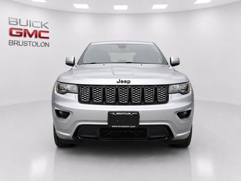Used 2018 Jeep Grand Cherokee Altitude AWD/4WD image 3