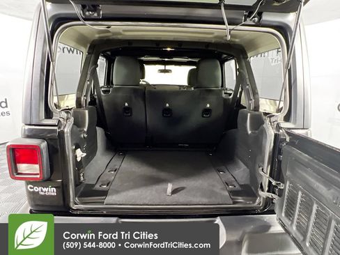 Used 2018 Jeep Wrangler Unlimited Sport S AWD/4WD image 14