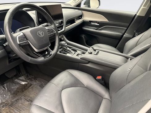 Used 2024 Toyota Grand Highlander PLATINUM image 10