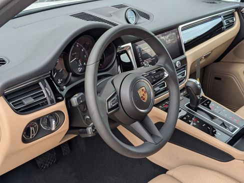 New 2025 Porsche Macan image 4