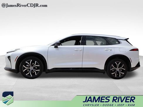 Used 2025 Toyota Crown Signia AWD/4WD image 2