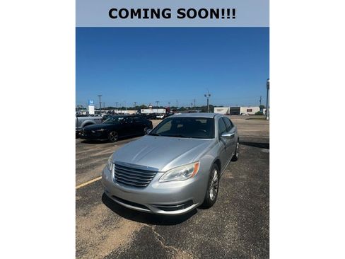 Used 2012 Chrysler 200 Limited FWD image 1