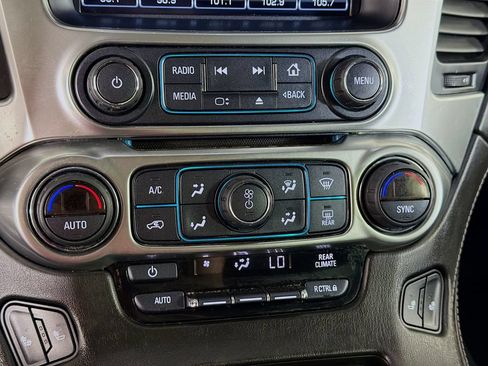 Used 2020 Chevrolet Tahoe LT w/ Luxury Package AWD/4WD image 16