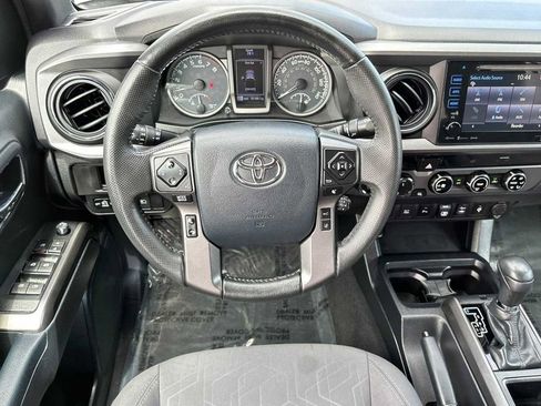Used 2018 Toyota Tacoma TRD Sport image 15