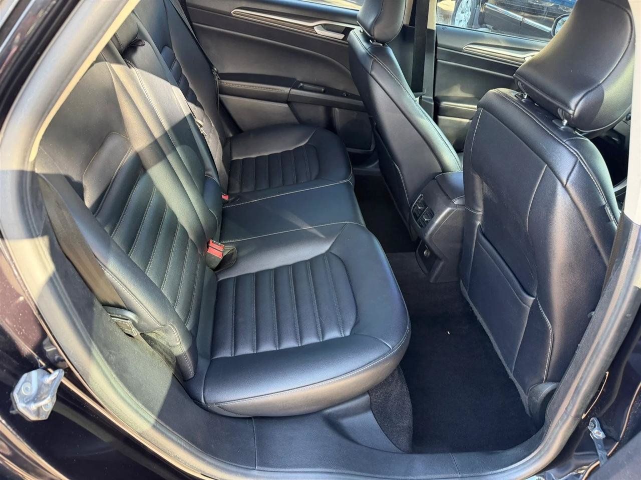 Used 2019 Ford Fusion SEL FWD image 28