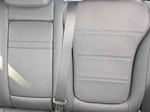 Used 2023 Mercedes-Benz GLC 300 4MATIC image 13