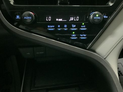 Used 2022 Toyota Camry LE w/ Cold Weather Package FWD image 27