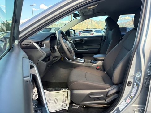 Used 2025 Toyota RAV4 LE AWD/4WD image 11