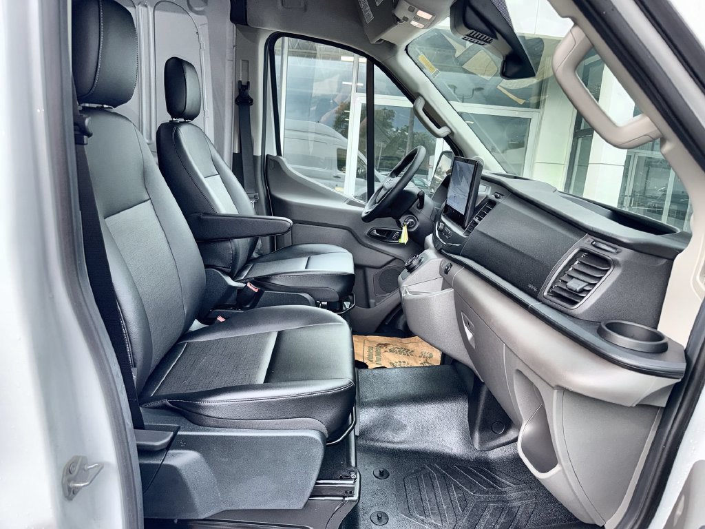 Used 2023 Ford E-Transit 148 High Roof Extended RWD image 28