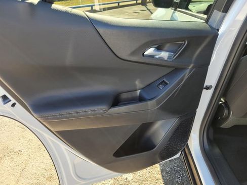 New 2026 Chevrolet Equinox LT image 9