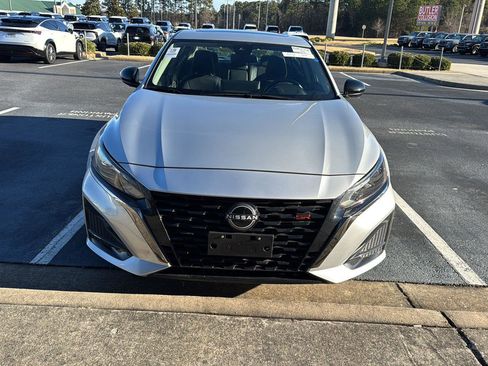 Used 2024 Nissan Altima 2.5 SR w/ SR Premium Package image 3