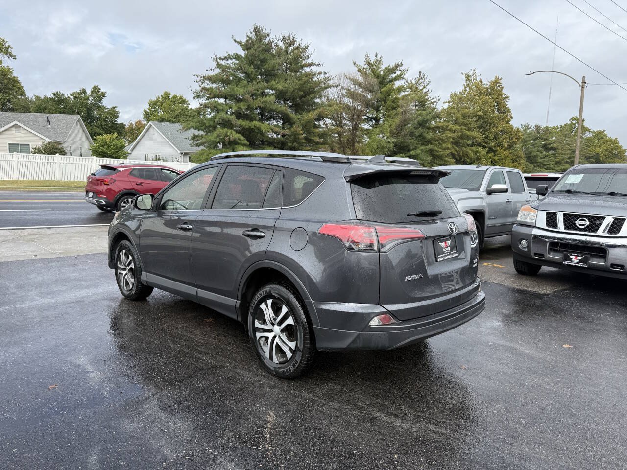 Used 2017 Toyota RAV4 LE AWD/4WD image 5