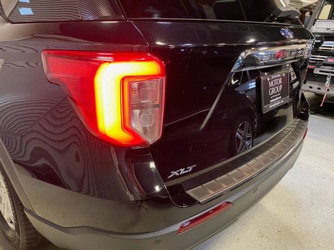 Used 2023 Ford Explorer XLT image 12