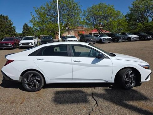 Used 2025 Hyundai Elantra Sport FWD image 21