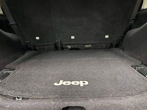 Used 2015 Jeep Wrangler Unlimited Sahara AWD/4WD image 6