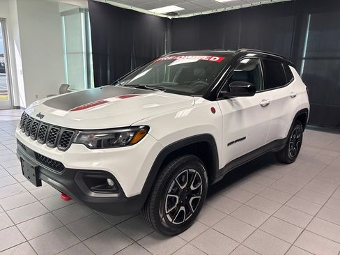 Used 2024 Jeep Compass Trailhawk AWD/4WD image 7