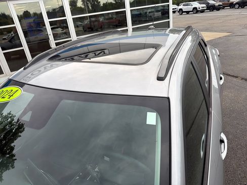 Used 2024 Chevrolet Trax ACTIV w/ Sunroof Package FWD image 14