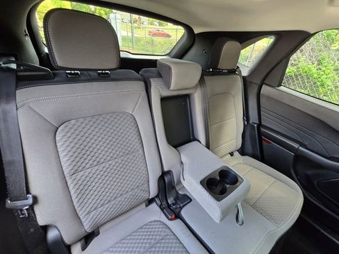 Used 2022 Ford Escape SE w/ SE Sport Appearance Package image 16