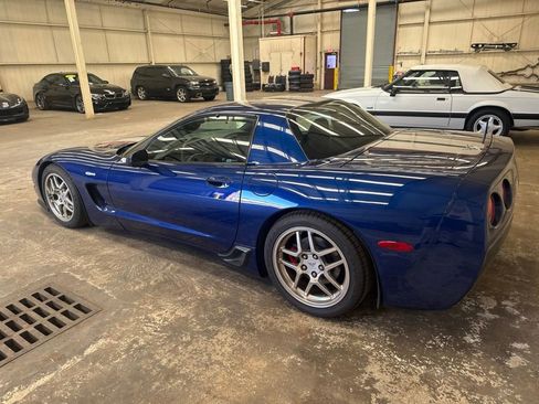 Used 2004 Chevrolet Corvette Z06 w/ Z06 Preferred Equipment Group RWD image 15