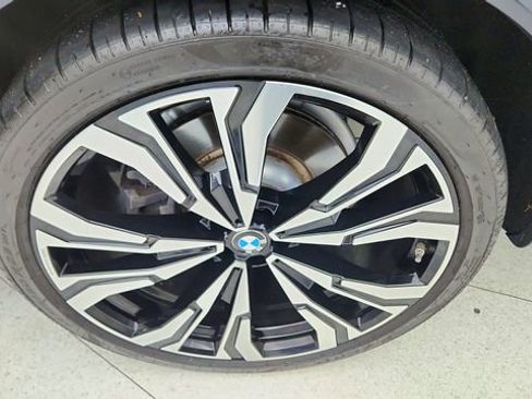 Used 2024 BMW X7 xDrive40i w/ M Sport Package image 63