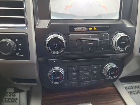 Used 2016 Ford F150 Lariat w/ Equipment Group 502A Luxury image 20