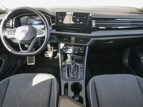 Used 2025 Volkswagen Jetta Sport image 11